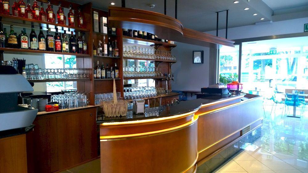 加姆日努斯酒店 利尼亚诺萨比亚多罗 外观 照片