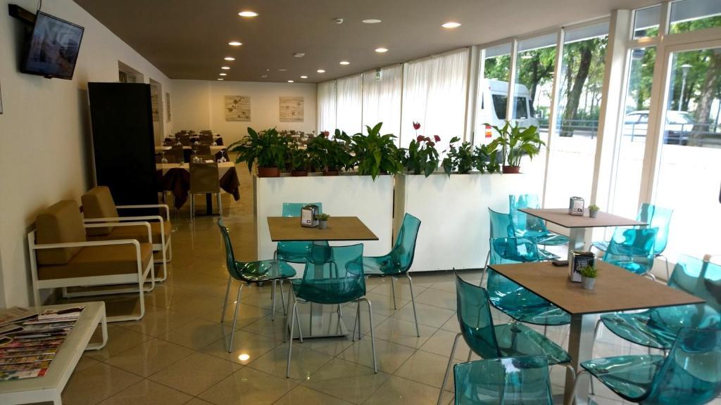 加姆日努斯酒店 利尼亚诺萨比亚多罗 外观 照片